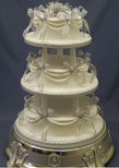 cream wedding cake with flowers & ivy